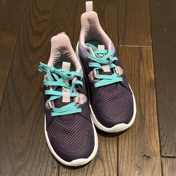 Girls Gym Shoe - Size 13 - Picture 3 of 4